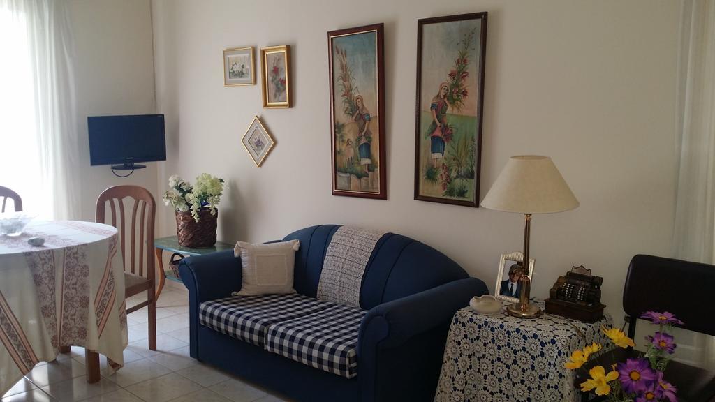 Foivos Hotel Лутра Едипсу Екстериор снимка