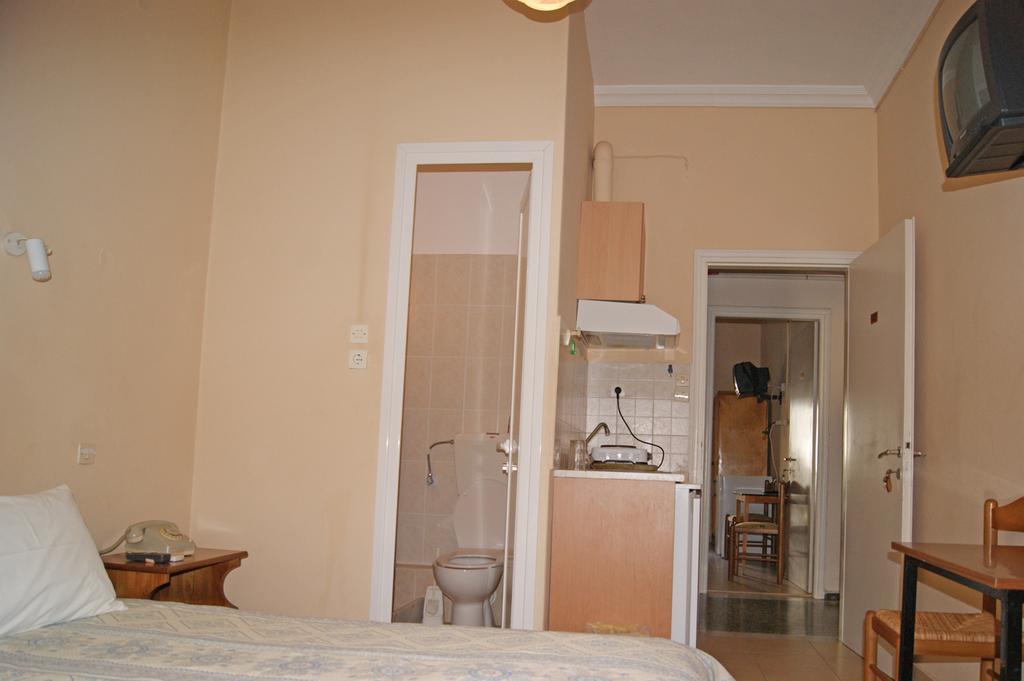Foivos Hotel Лутра Едипсу Екстериор снимка