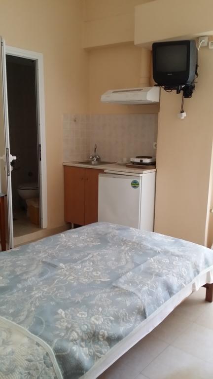 Foivos Hotel Лутра Едипсу Екстериор снимка